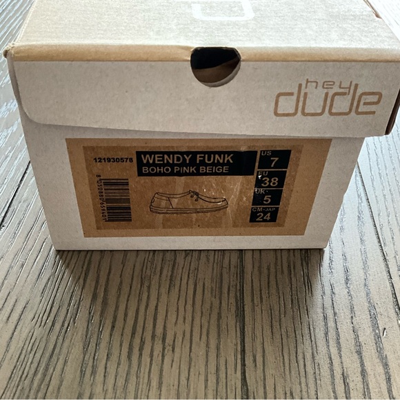 NWT Hey Dude | Wendy Slip On - Picture 8 of 8